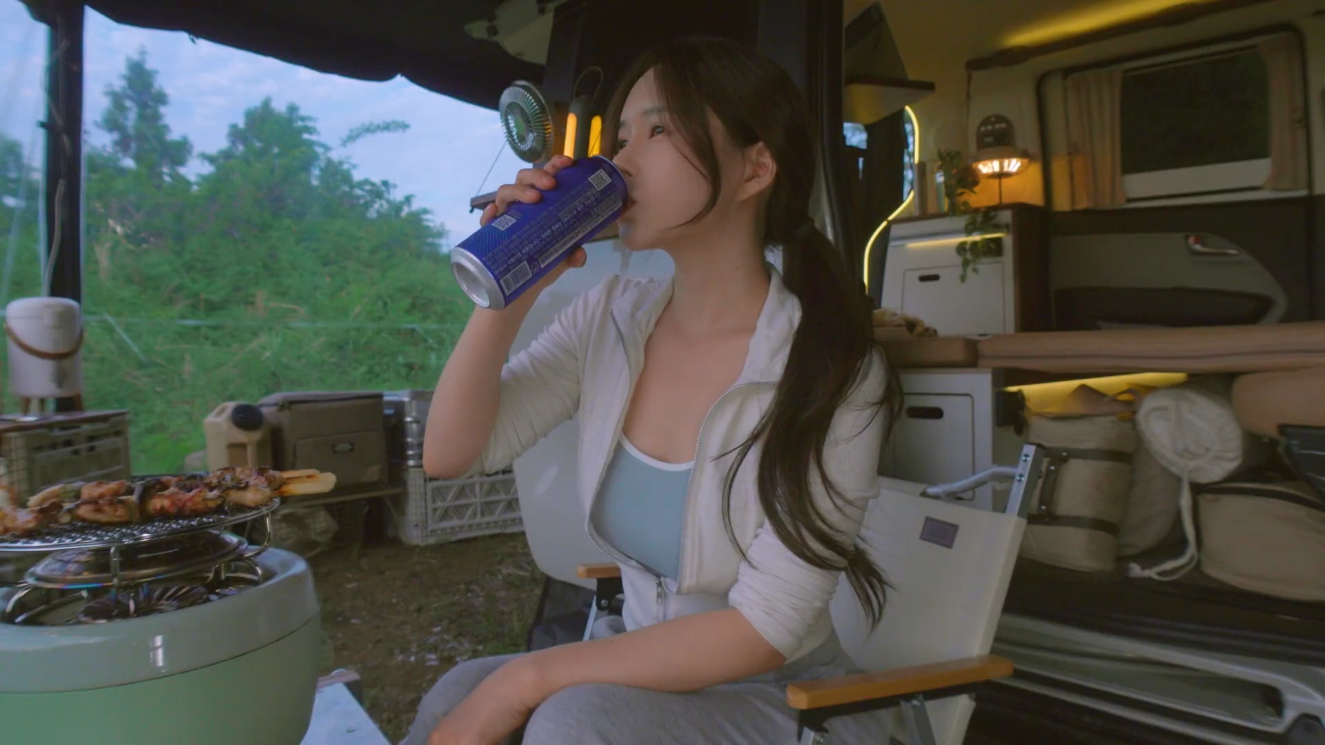 王毅会见乌兹别克斯坦外长赛义多夫